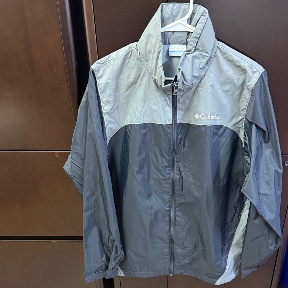 Columbia Two-Tone Gray Windbreaker w/ hood